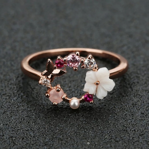 ¥Rose Gold Flower & Butterfly Circle Halo Ring - Picture 4 of 6